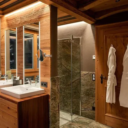 4br Chalet Direct Ski-in - Spa&wellness - What'app - 0034-635-518-216 - For Reservations! Villa